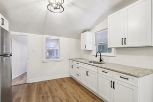 Woodside Ave-S2101-015.jpg