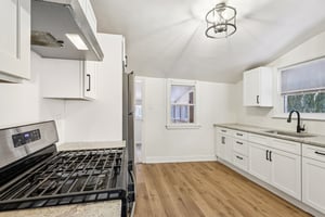 Woodside Ave-S2101-016.jpg