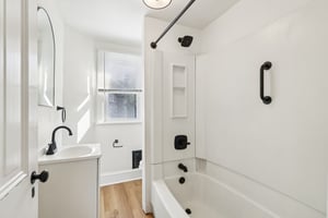 Woodside Ave-S2101-025.jpg