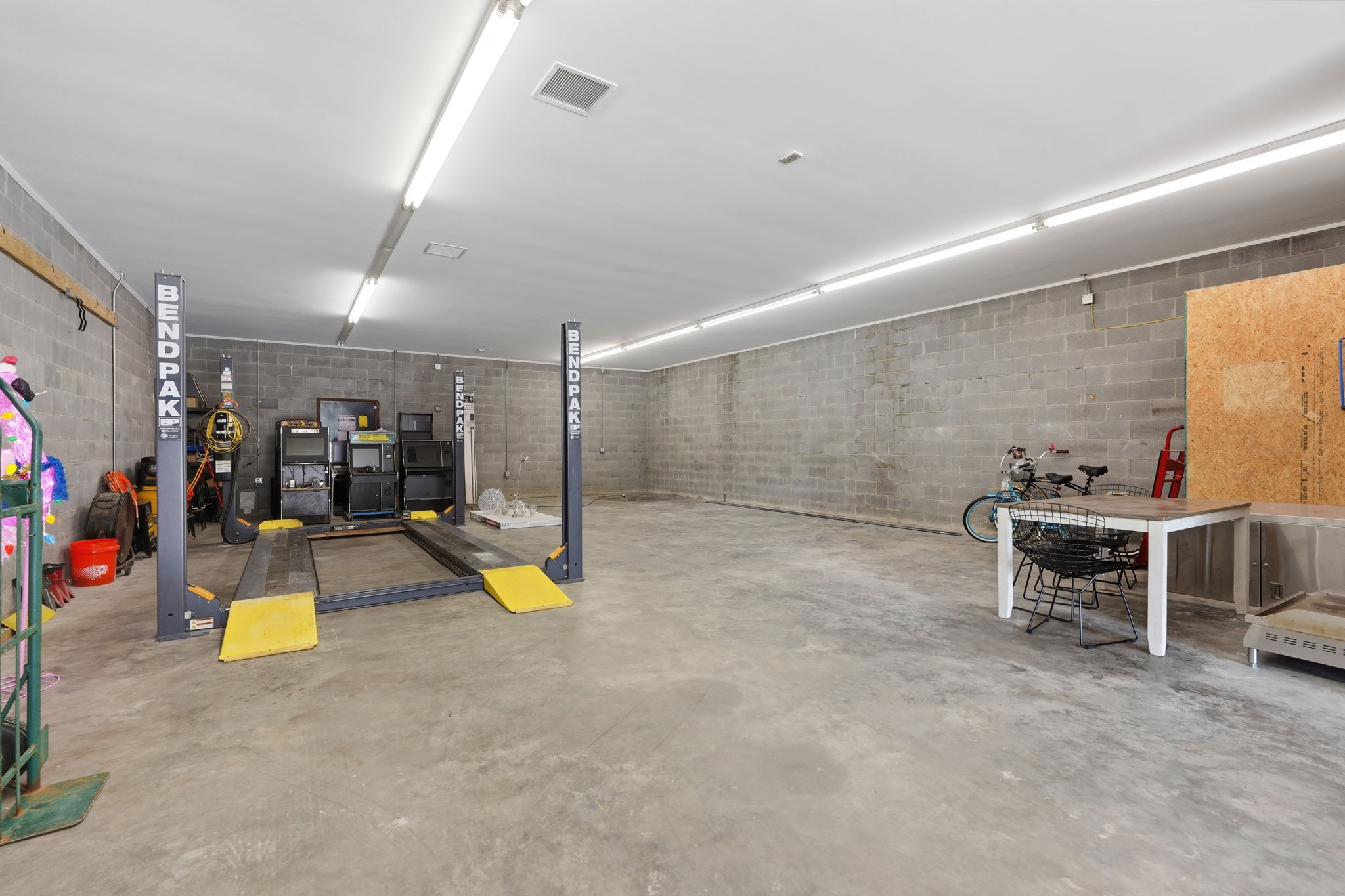  Photo 10