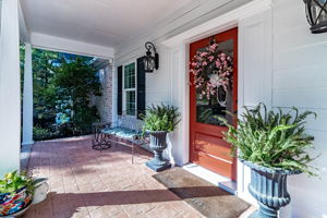 Front Porch/Entrance