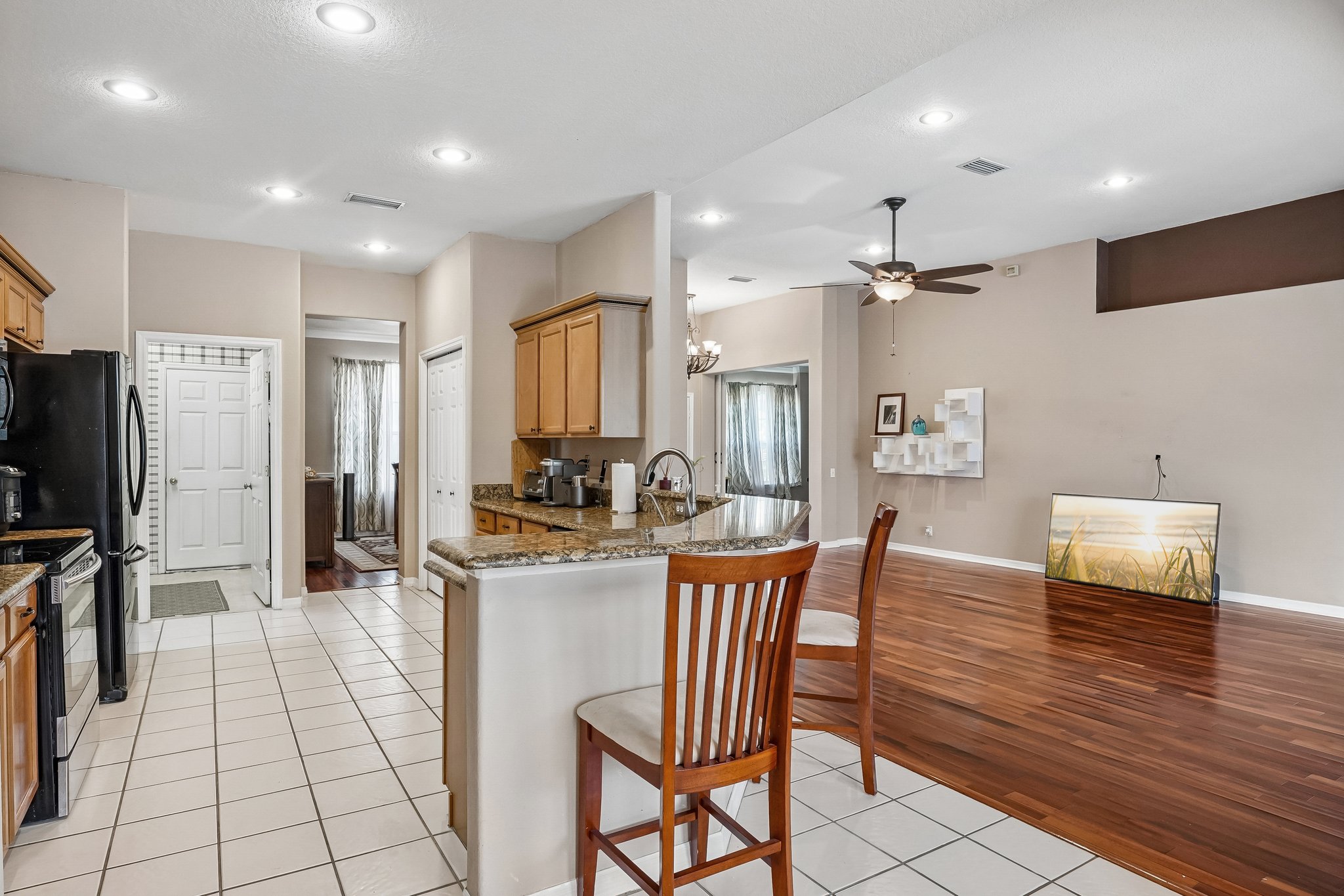 Robinwood Dr-S1206-025.jpg
