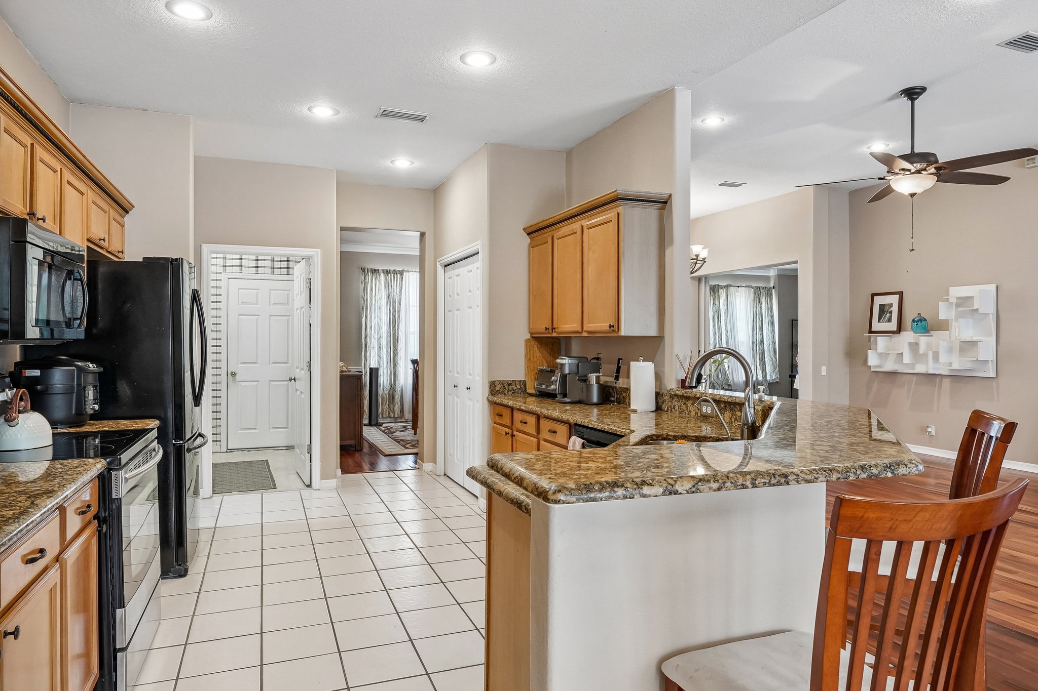Robinwood Dr-S1206-026.jpg
