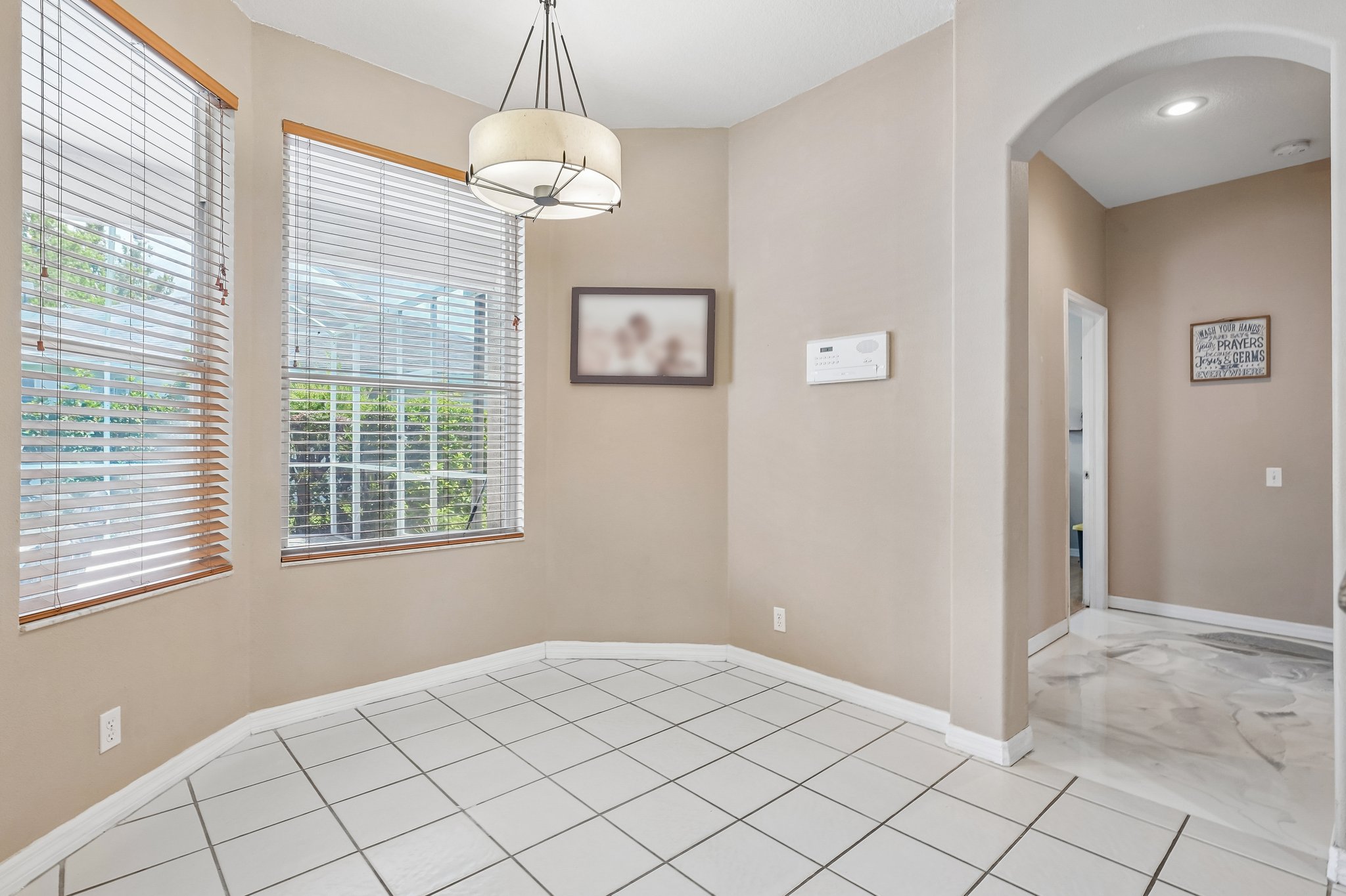 Robinwood Dr-S1206-033.jpg