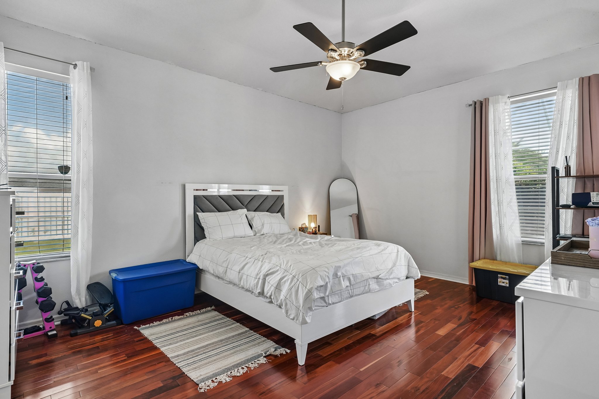 Robinwood Dr-S1206-035.jpg