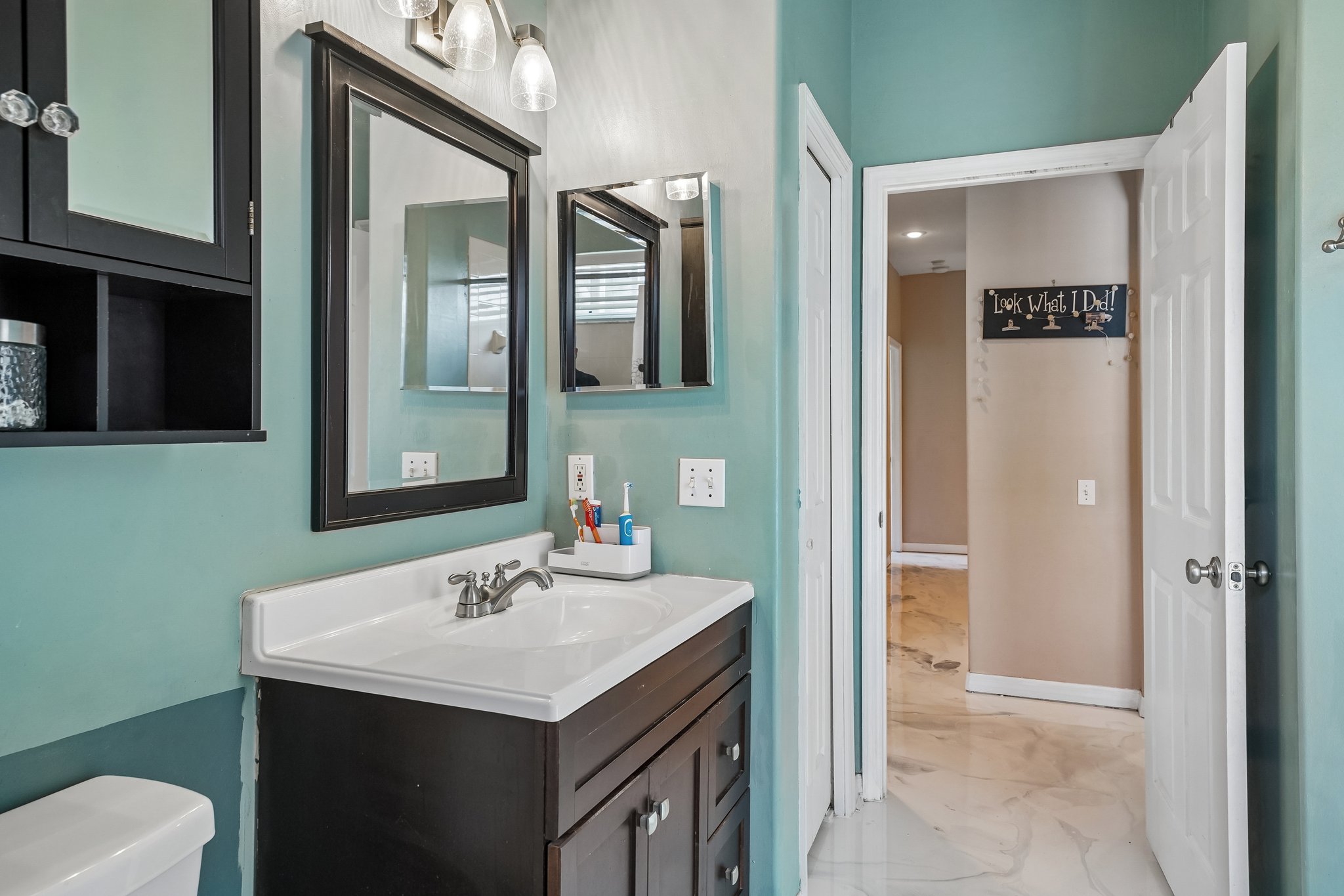 Robinwood Dr-S1206-057.jpg