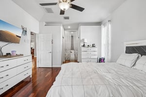 Robinwood Dr-S1206-036.jpg