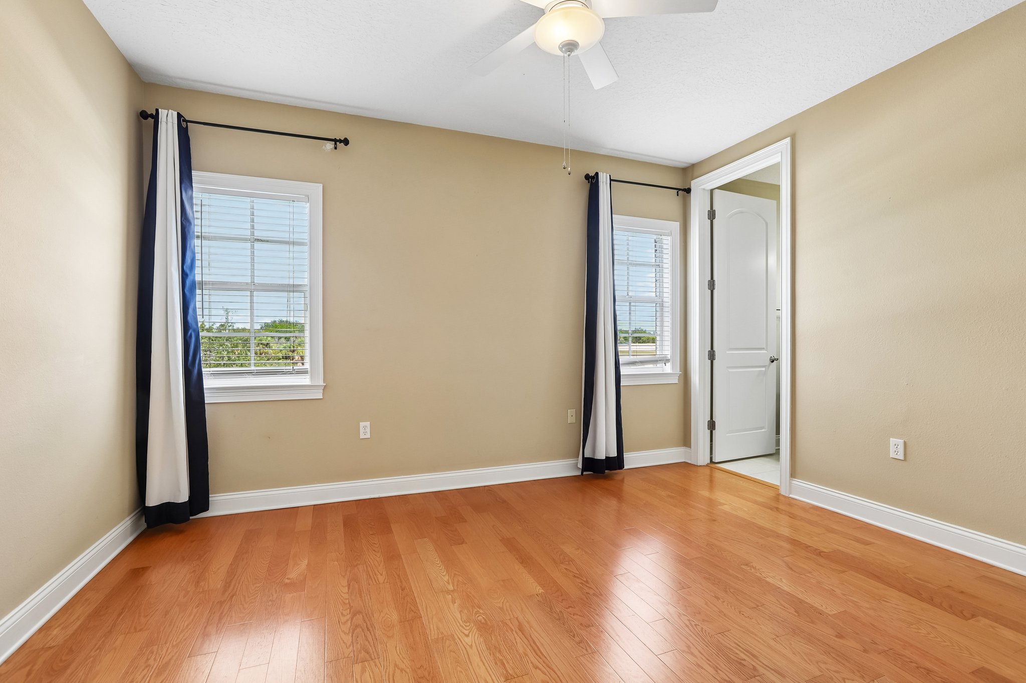 S Moody Ave 3-S0509-049.jpg