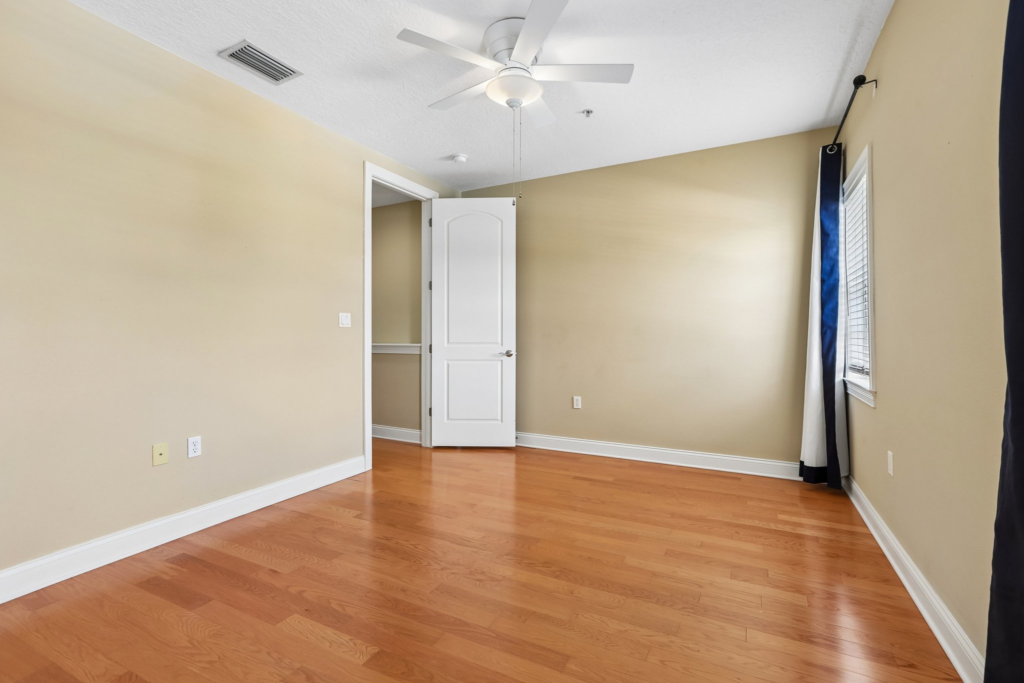S Moody Ave 3-S0509-051.jpg