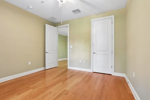 S Moody Ave 3-S0509-033.jpg