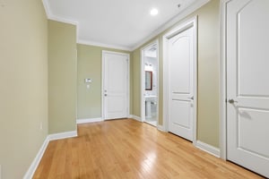 S Moody Ave 3-S0509-034.jpg