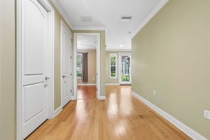 S Moody Ave 3-S0509-035.jpg