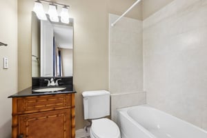 S Moody Ave 3-S0509-052.jpg