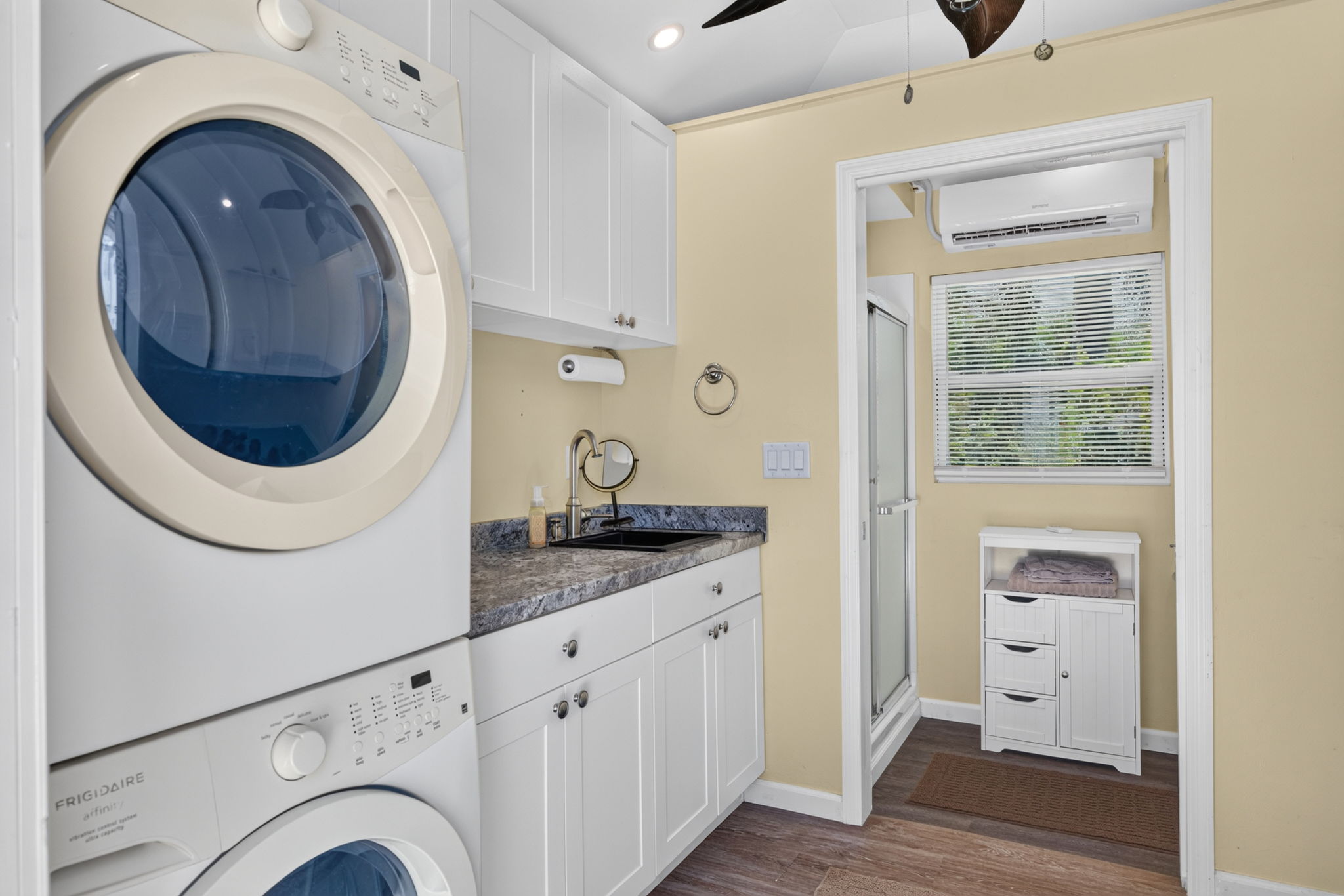 Laundry Room 1 of 2