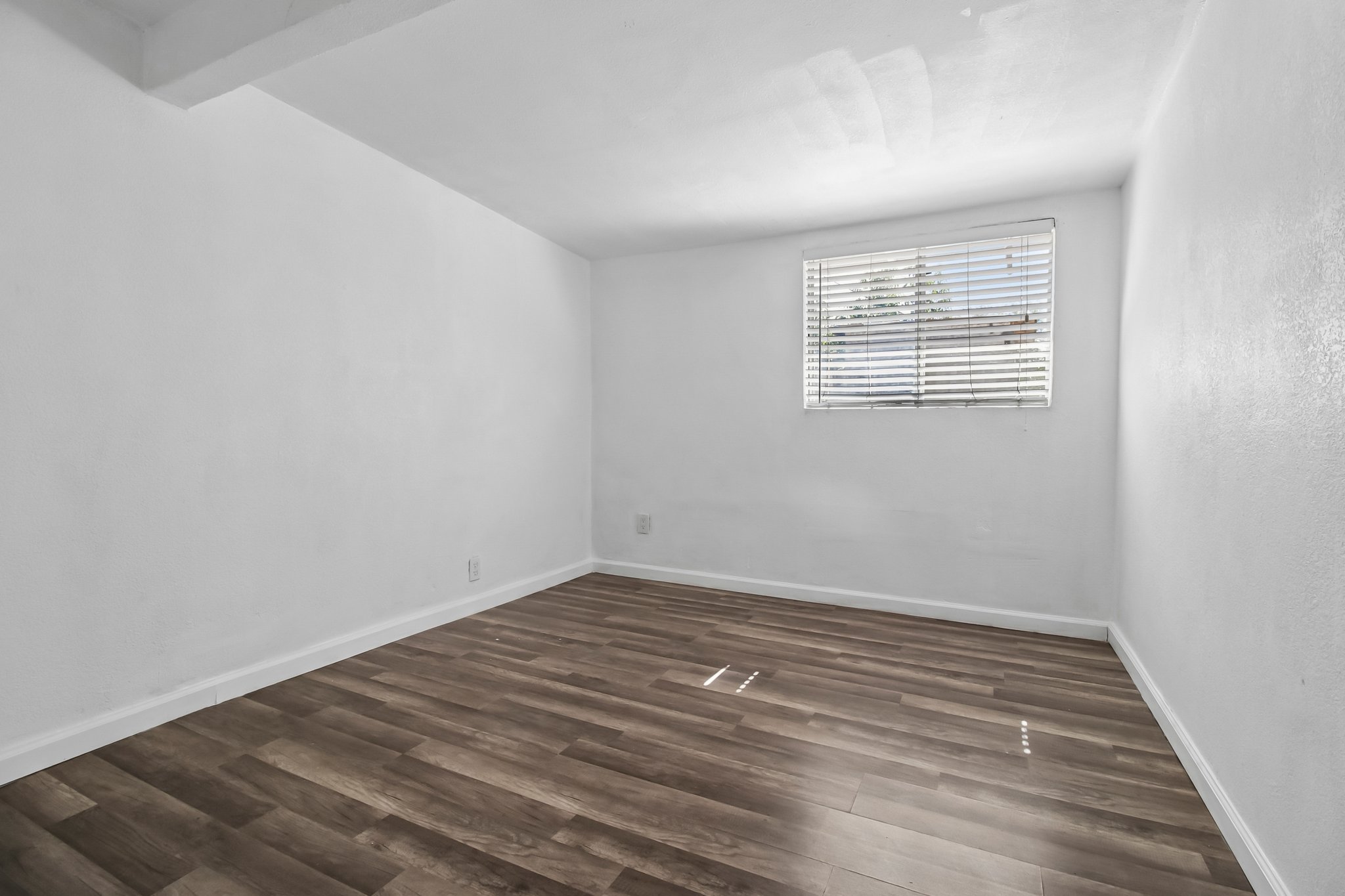 10081 Kenilworth Way-S0809-018.jpg