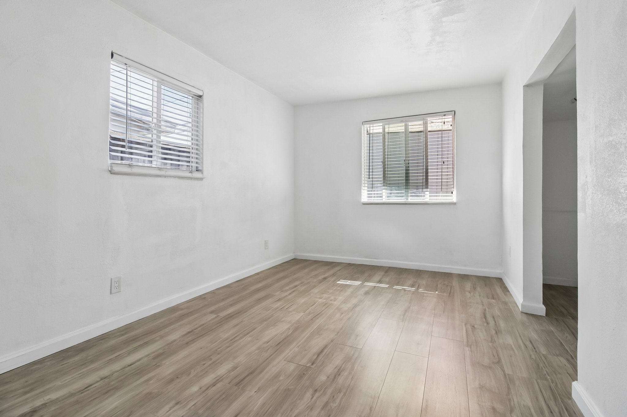 10081 Kenilworth Way-S0809-020.jpg