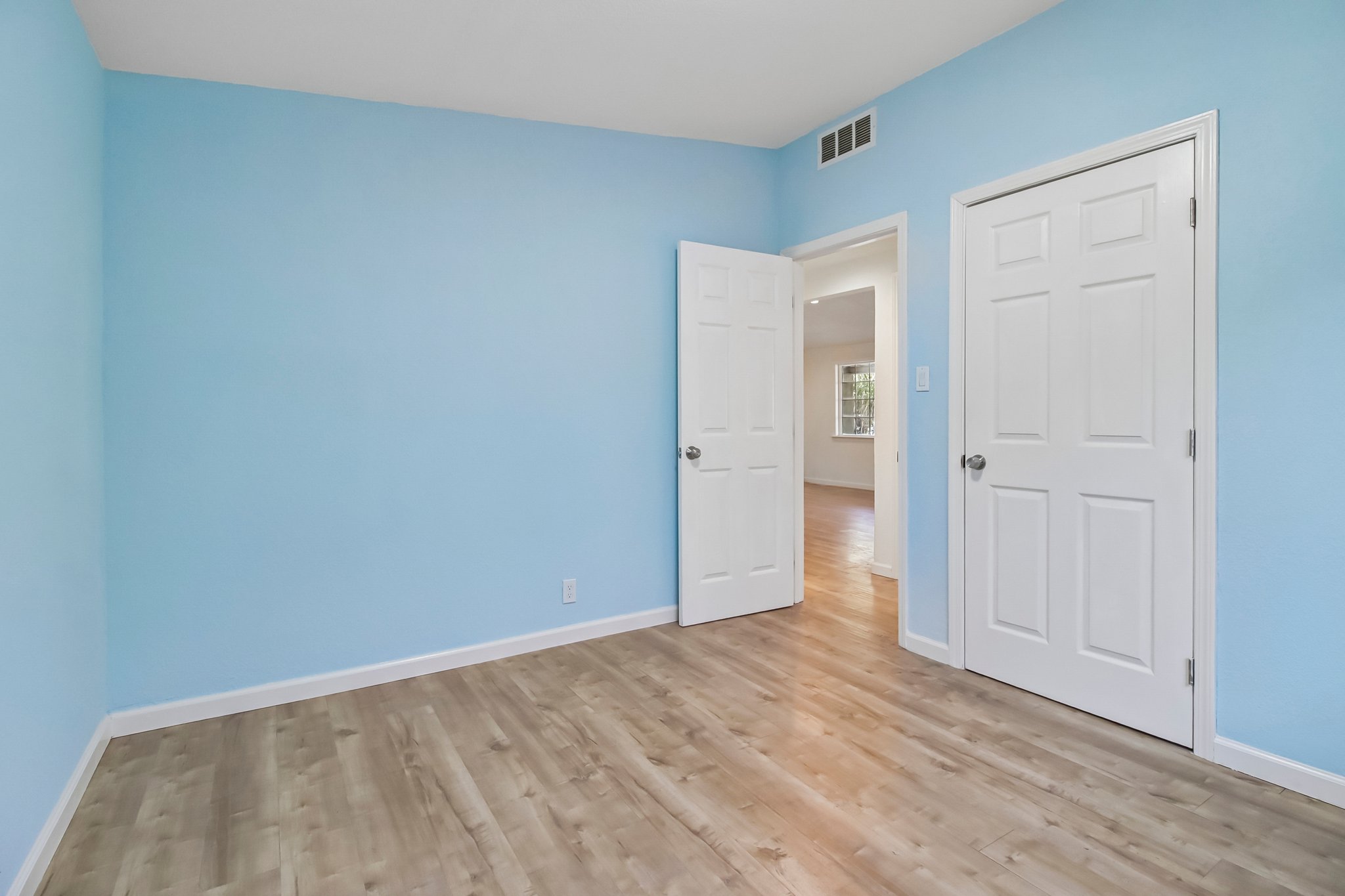 10081 Kenilworth Way-S0809-026.jpg