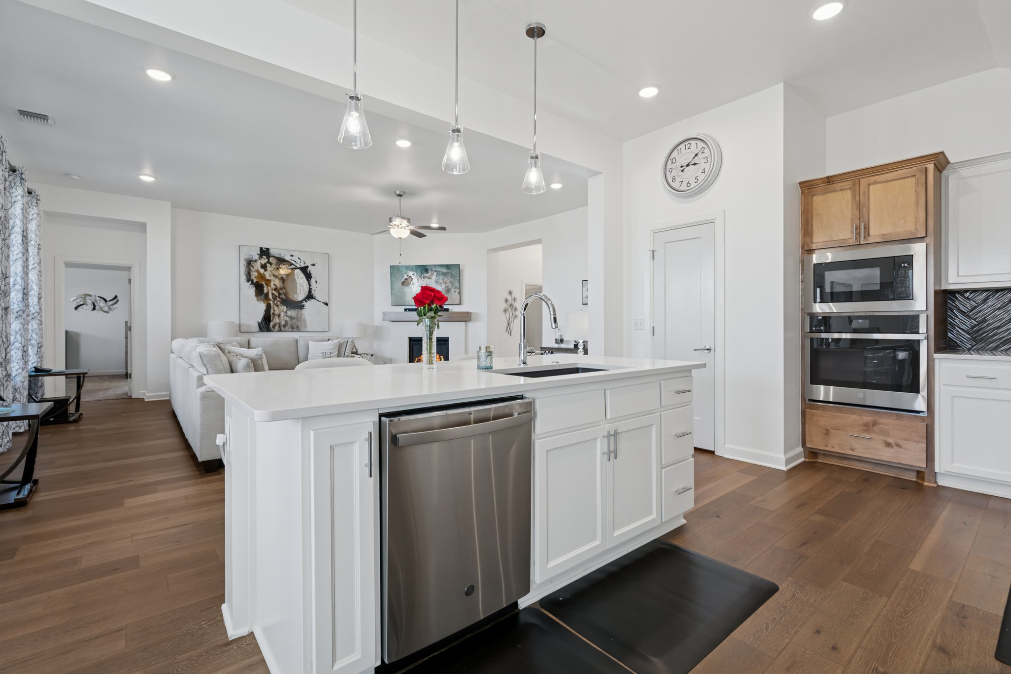 1009 Mount Irving Wy_012.jpg