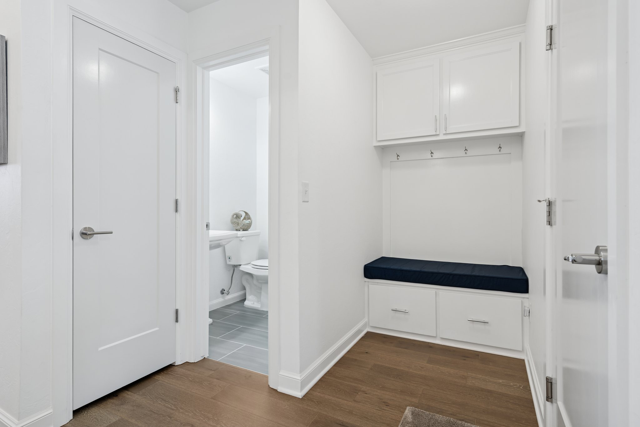 1009 Mount Irving Wy_019.jpg