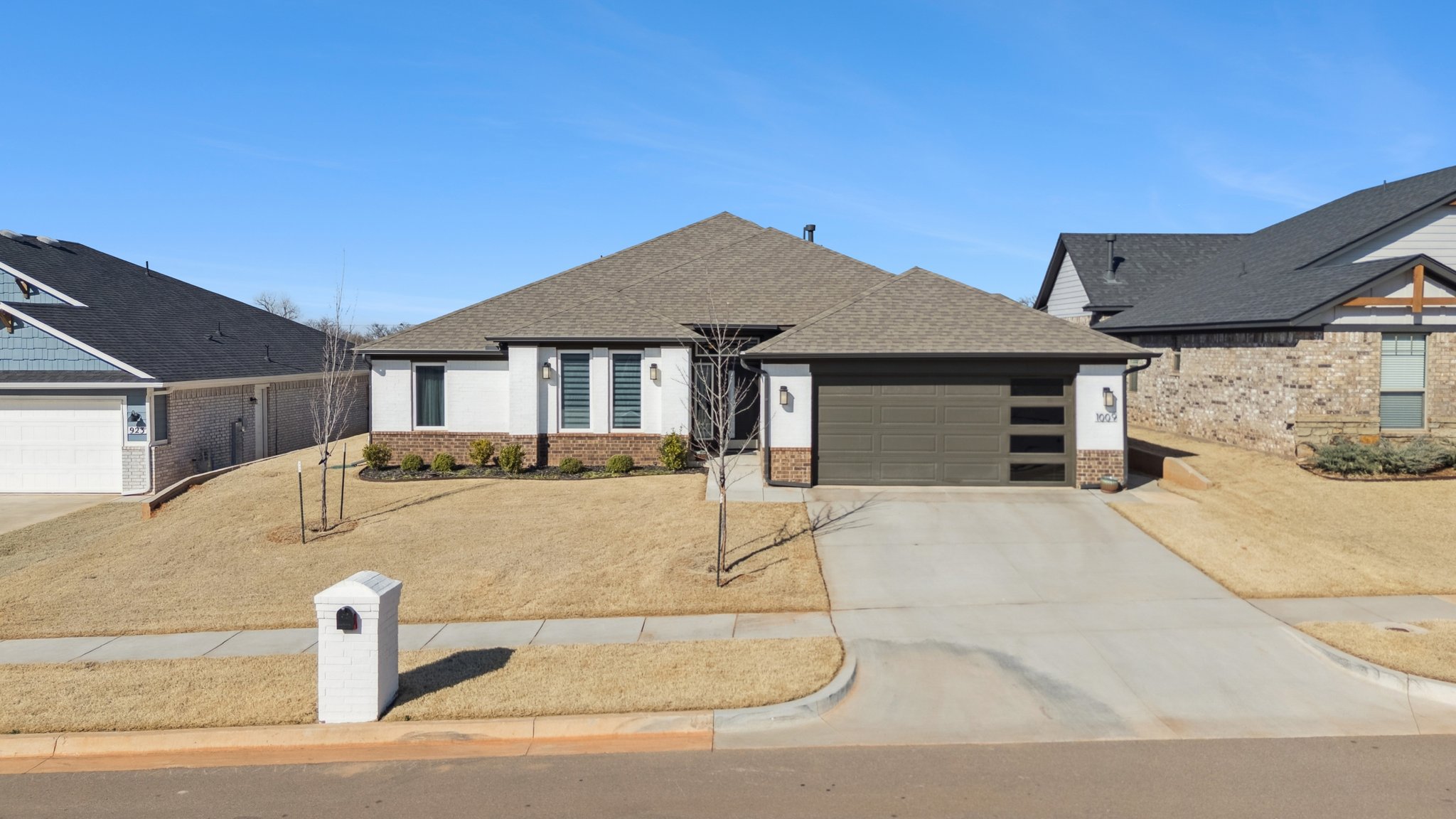 1009 Mount Irving Wy_001 (4).jpg