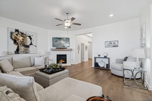 1009 Mount Irving Wy_010.jpg