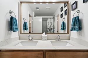 1009 Mount Irving Wy_021.jpg