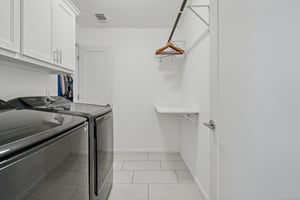 1009 Mount Irving Wy_033.jpg