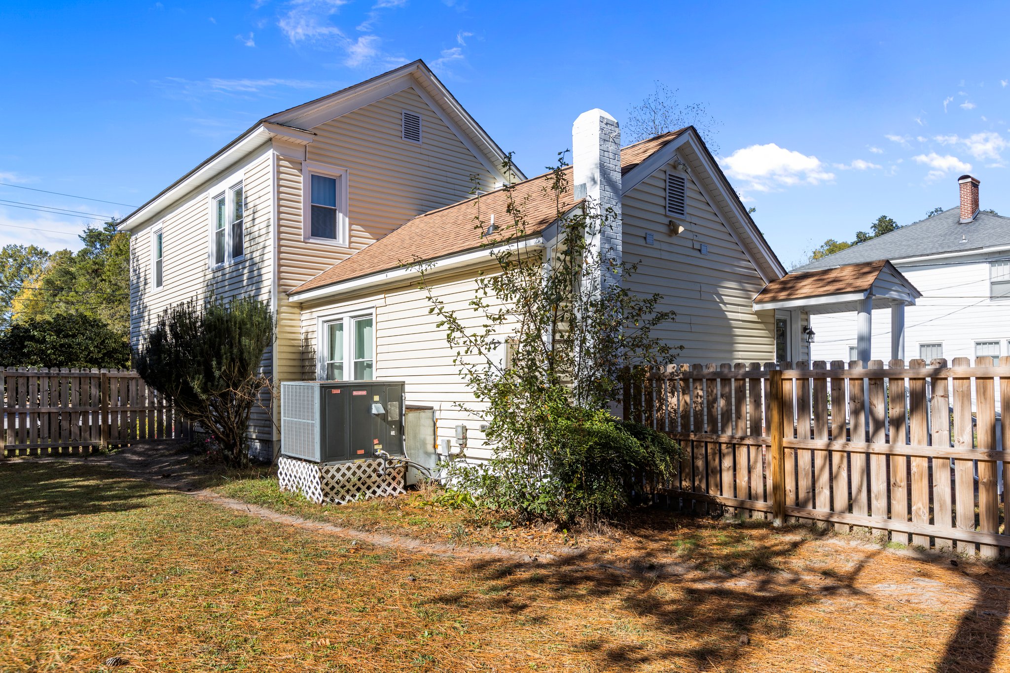 1009 N Market St, Washington, NC 27889
