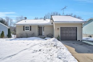 1009 Park St W, Cannon Falls, MN 55009, US Photo 2