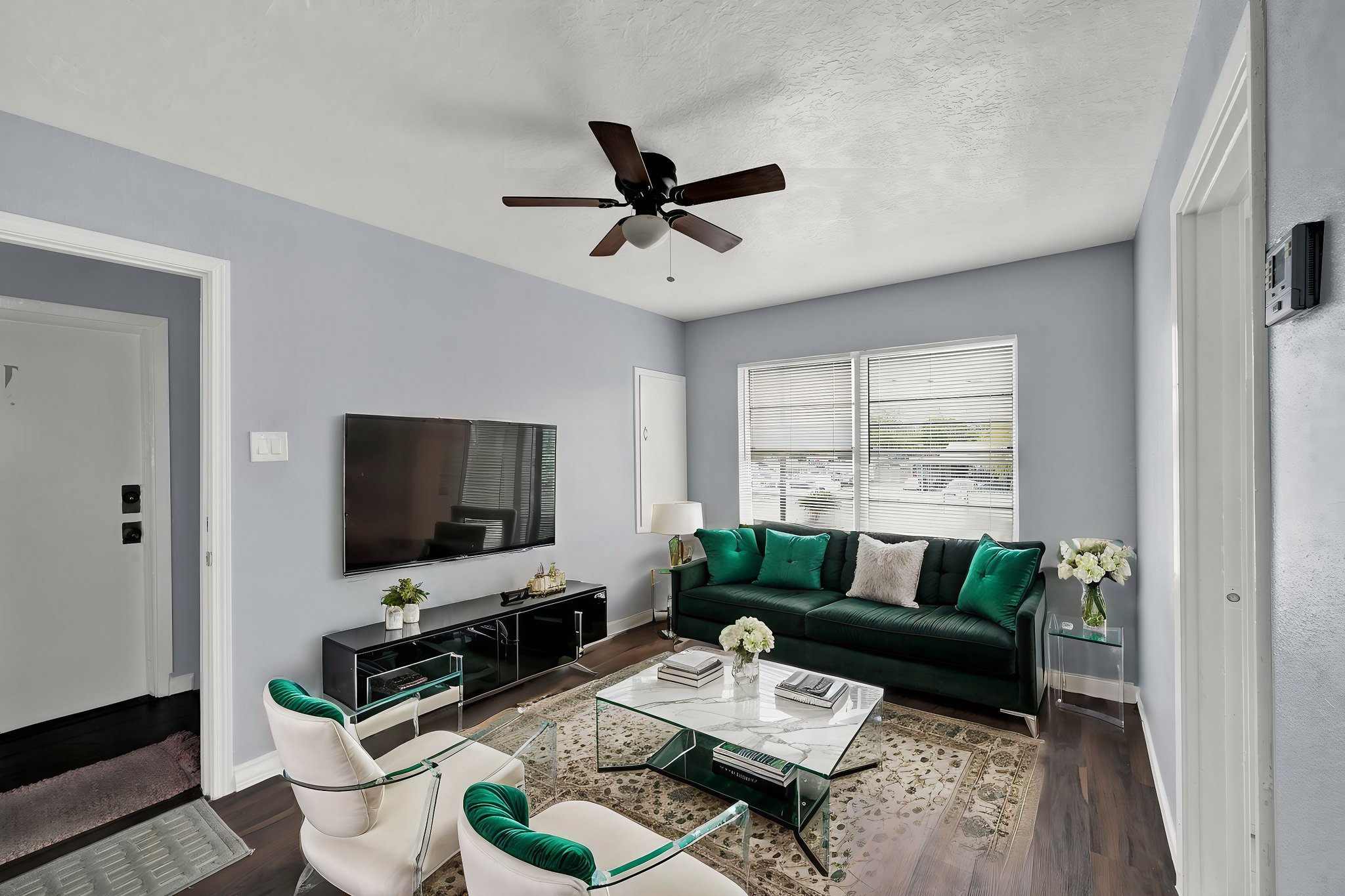 AR700346 virtually staged.jpg