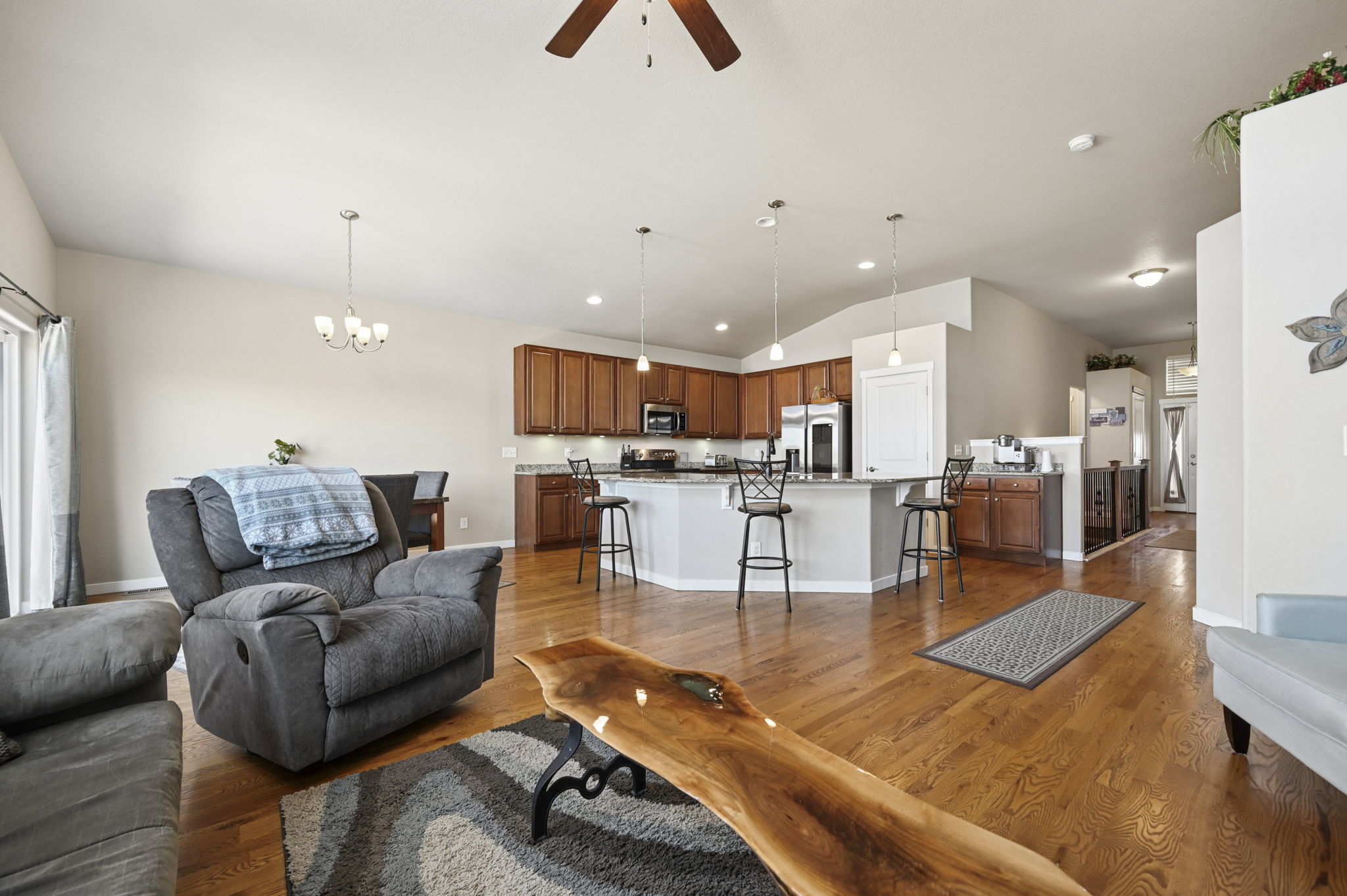  Photo 34