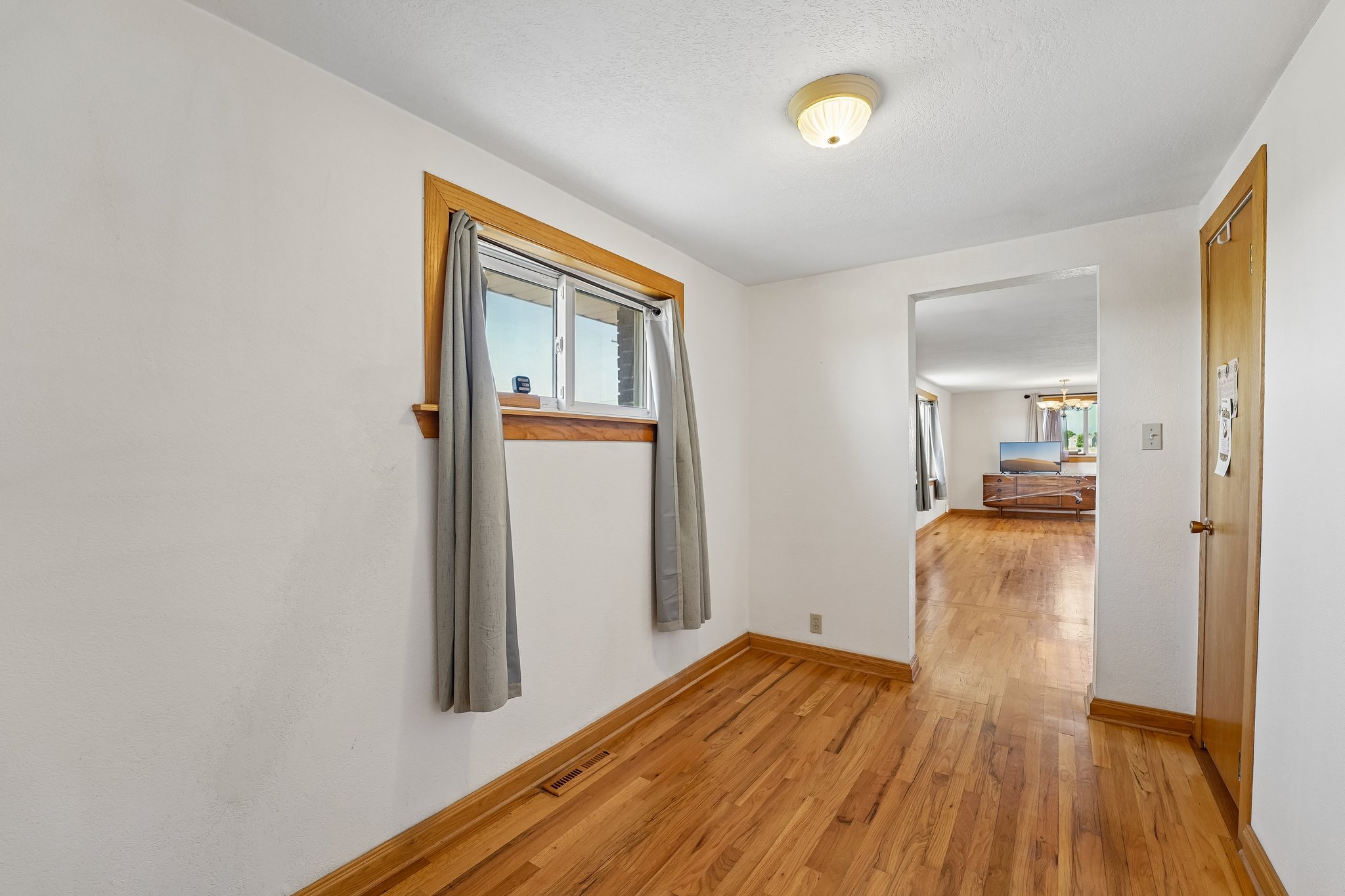 2nd St-S2708-024.jpg
