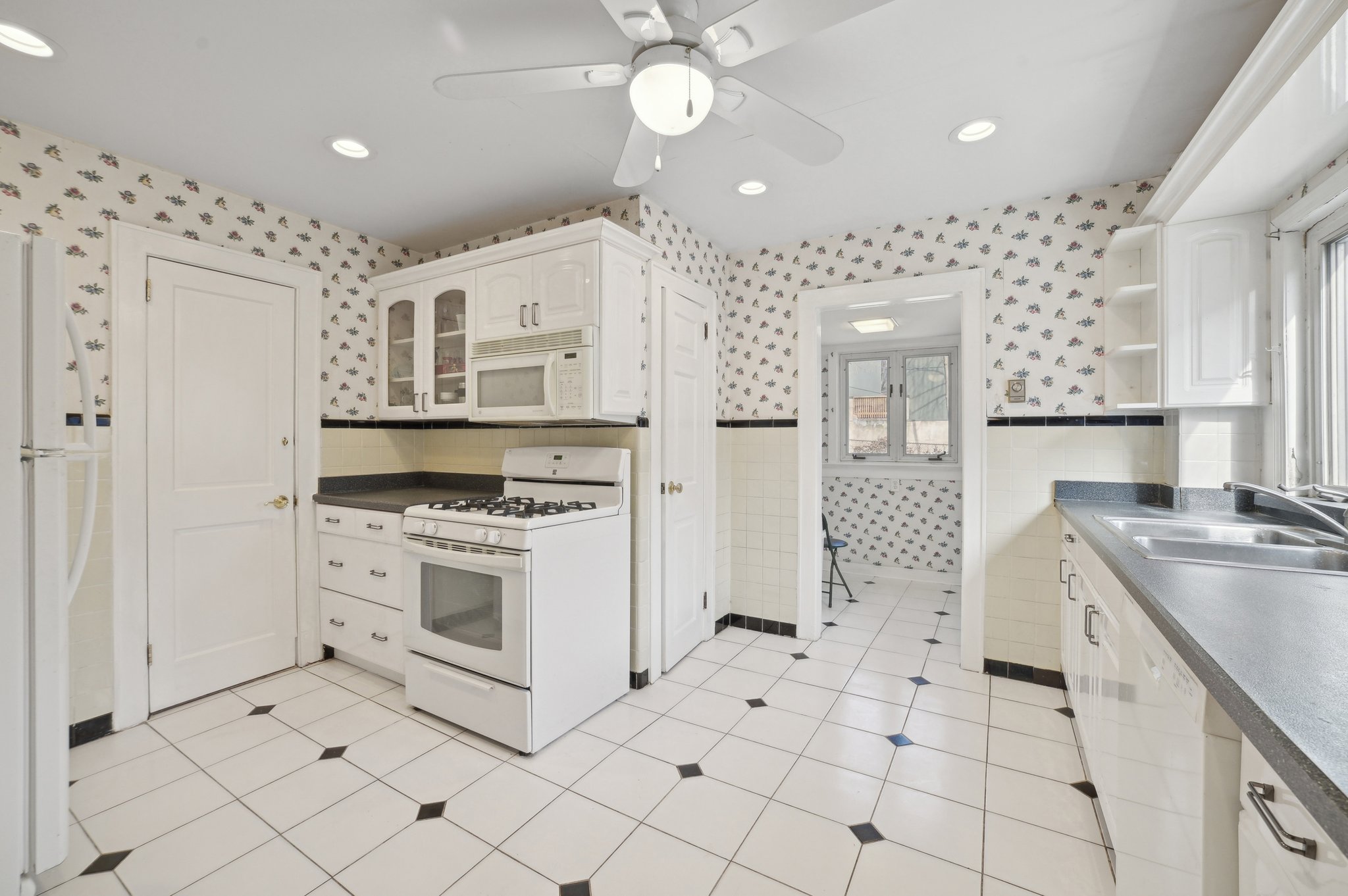 Eat in Kitchen.jpg