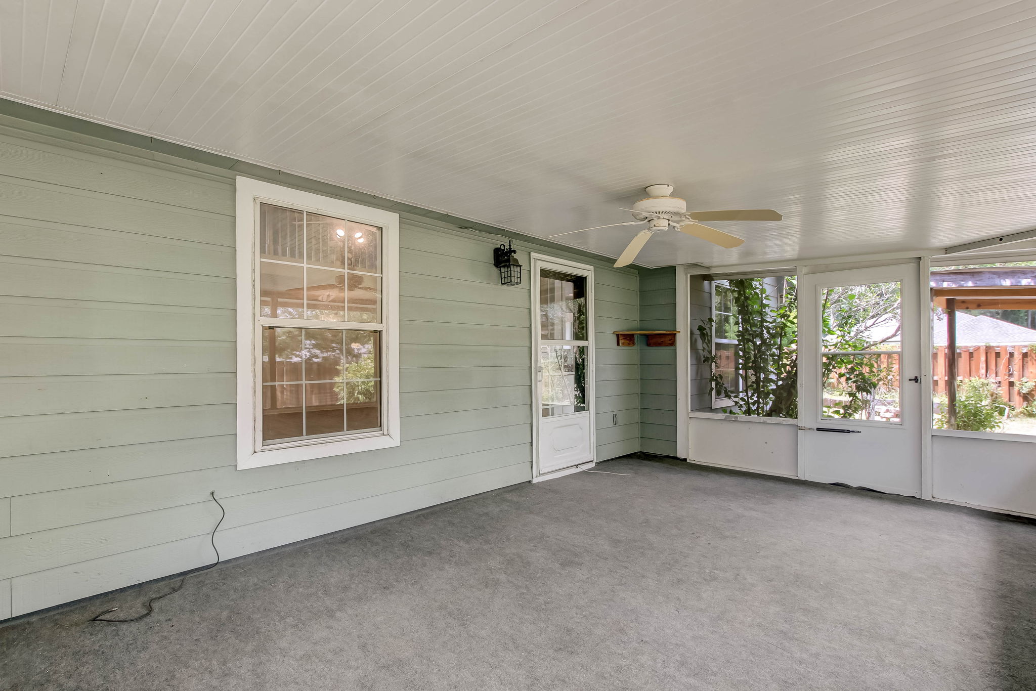 Screened-in Porch