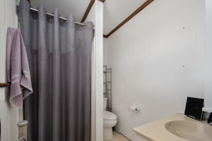 101-E-Carlow-BR1-Private-Bath-V2