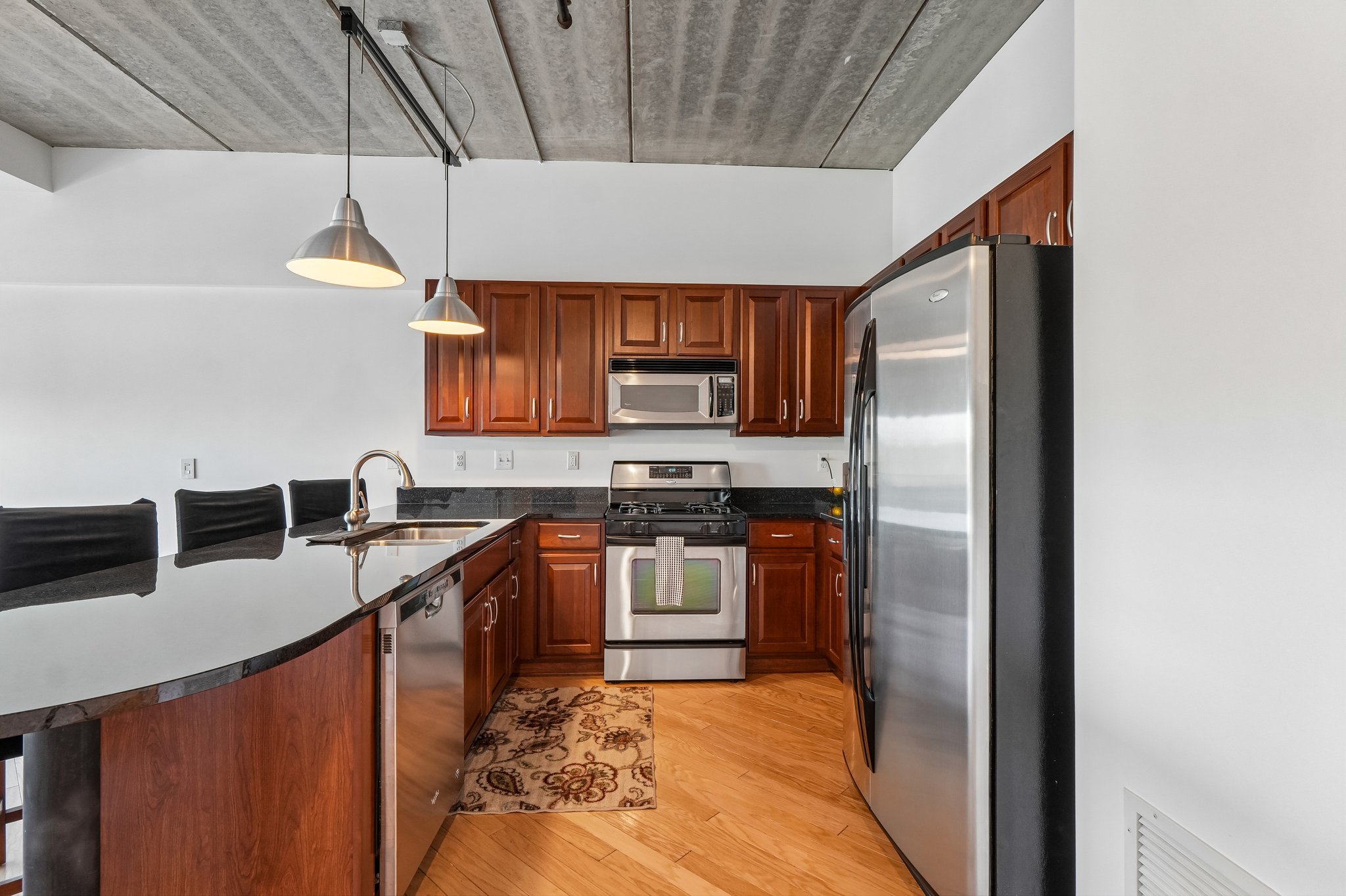 Curry Ave 536-S2609-009.jpg