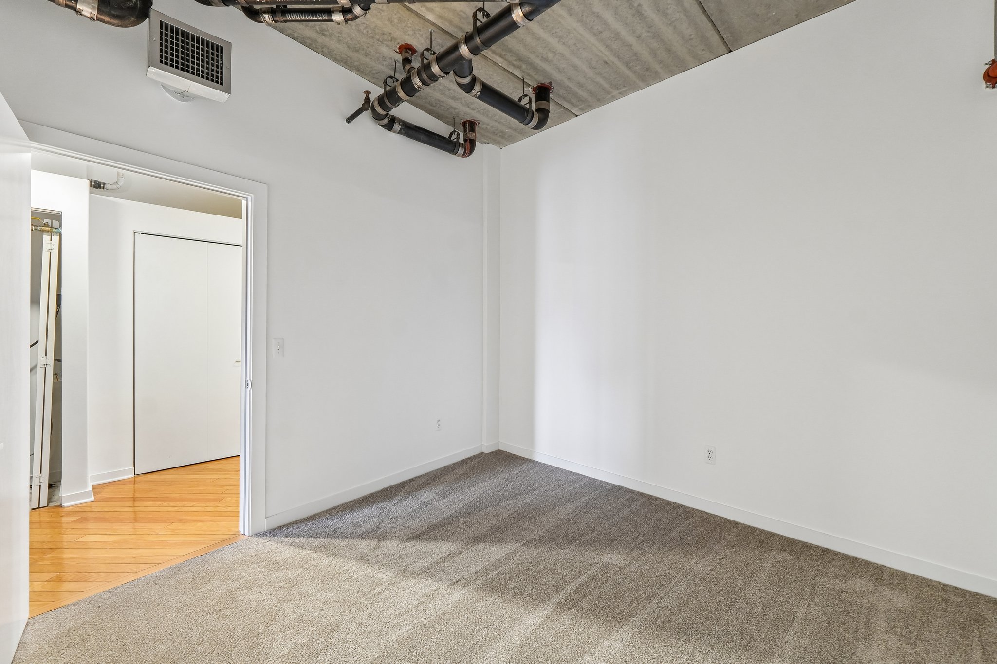 Curry Ave 536-S2609-013.jpg
