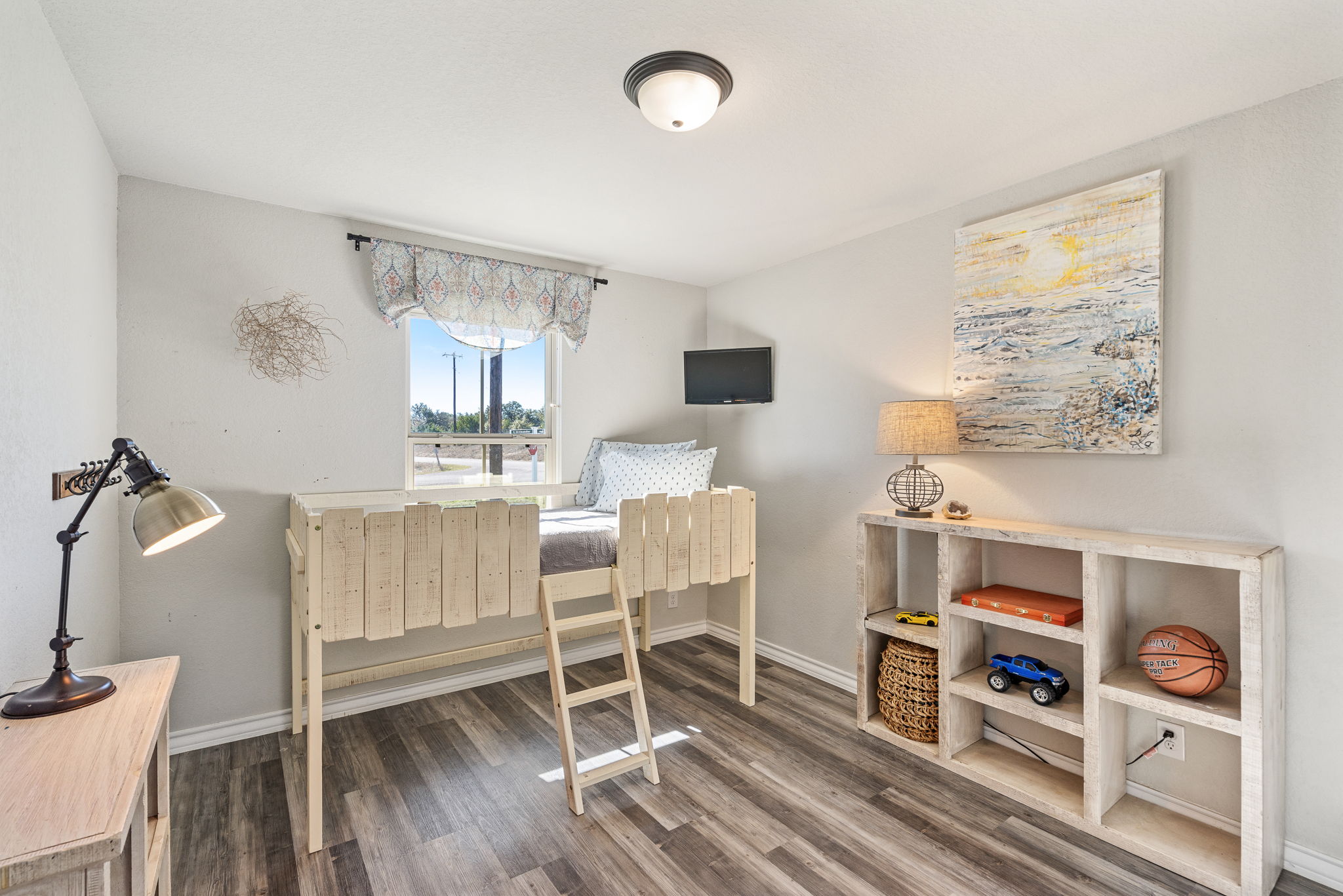 101 E Eli Chandler, Blanco, TX 78606