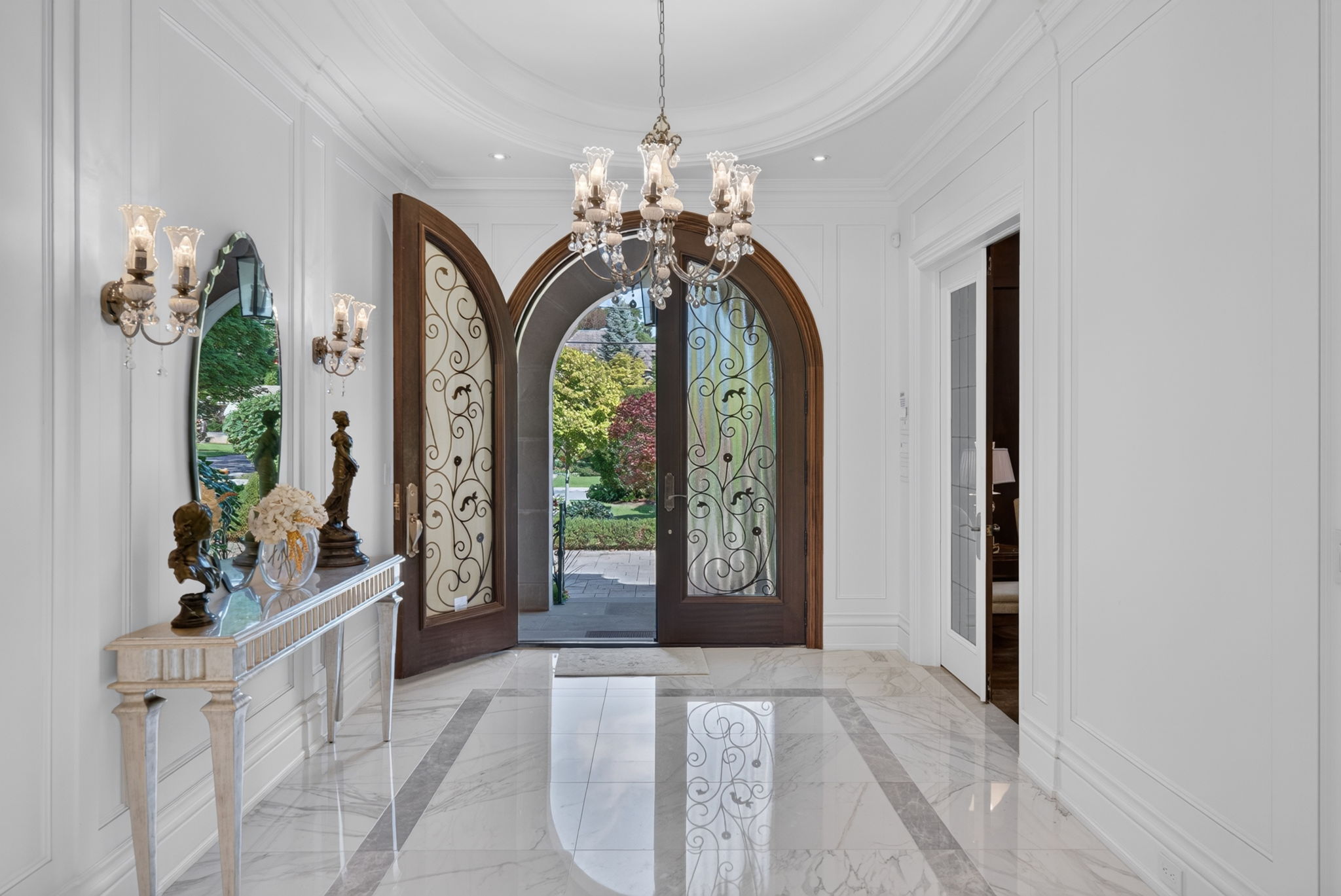 101 Forest Heights Blvd Toronto, ON M2L 2K7
