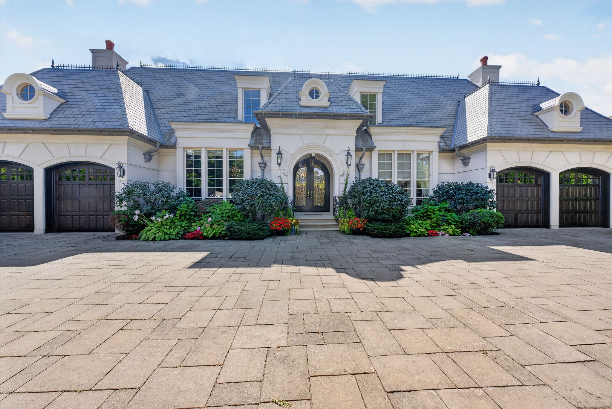 101 Forest Heights Blvd Toronto, ON M2L 2K7