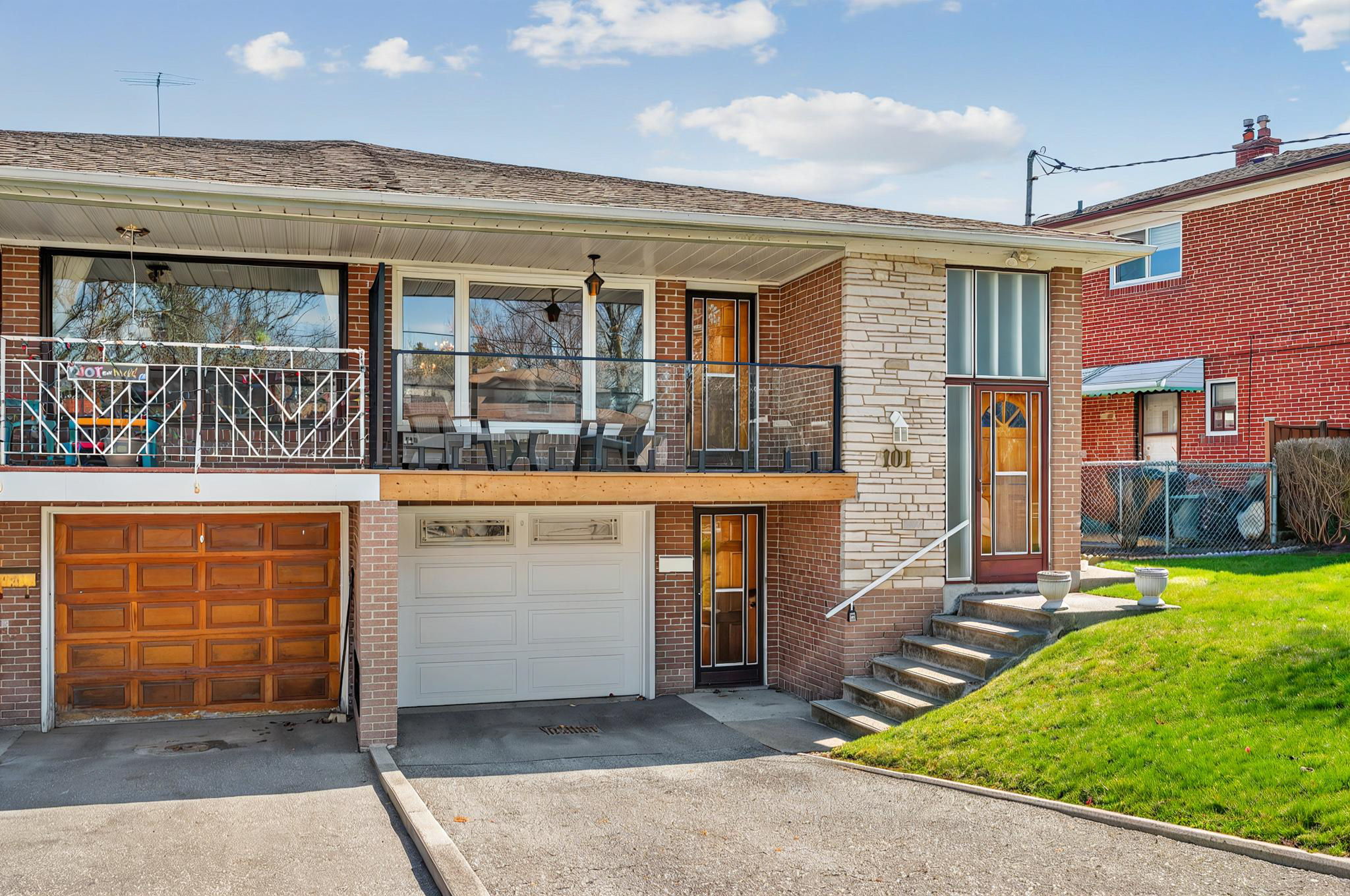 101 Greenbush Rd Toronto, ON M2M 1P5