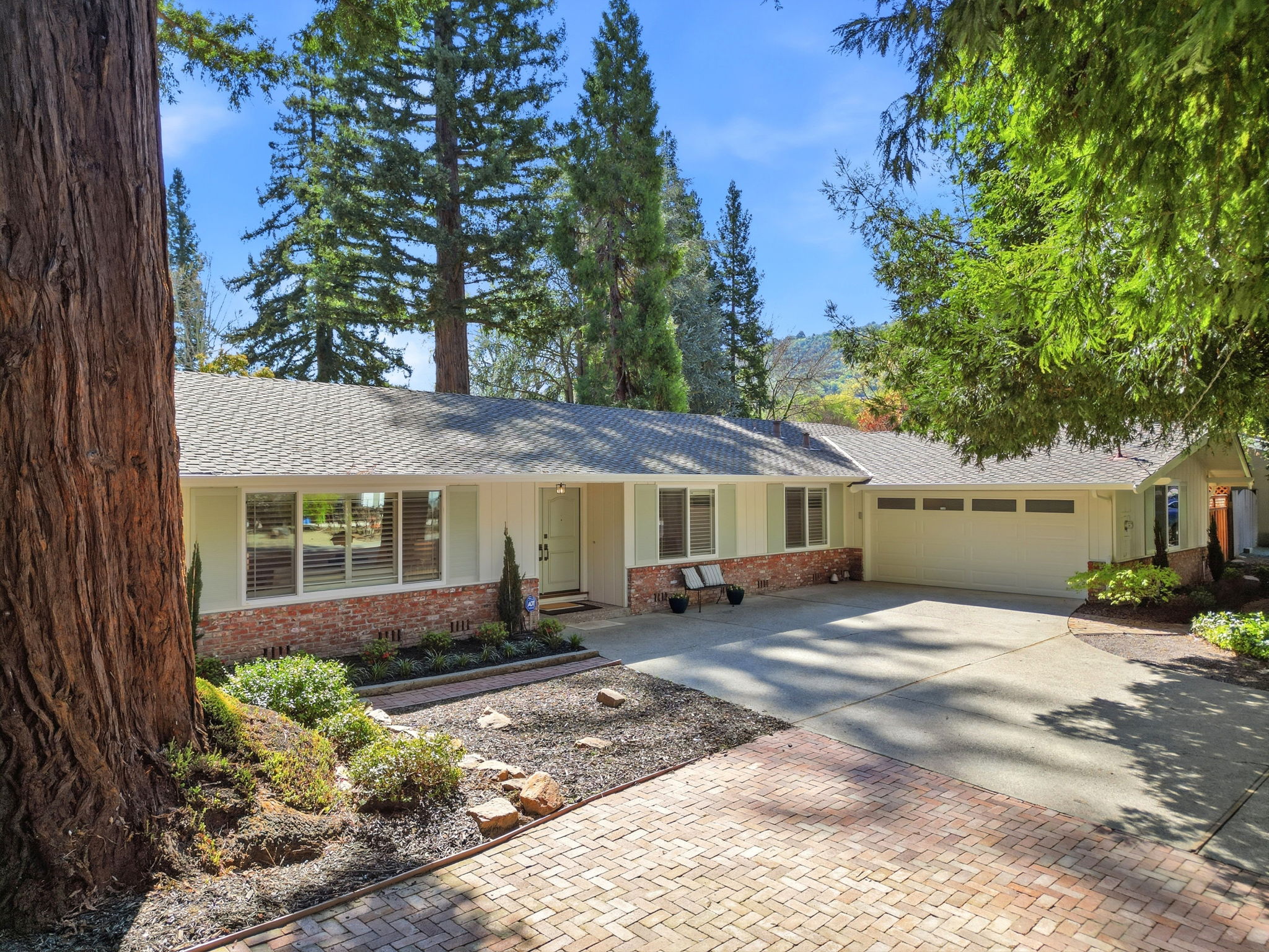 001_f8_AERIAL_101 Hartford Rd