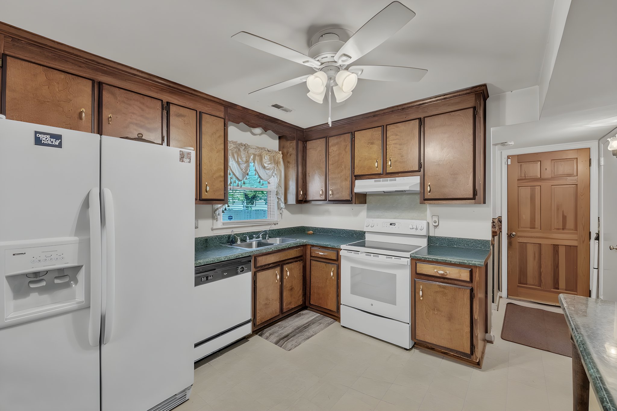 DSC_6962 furniture removed.jpeg