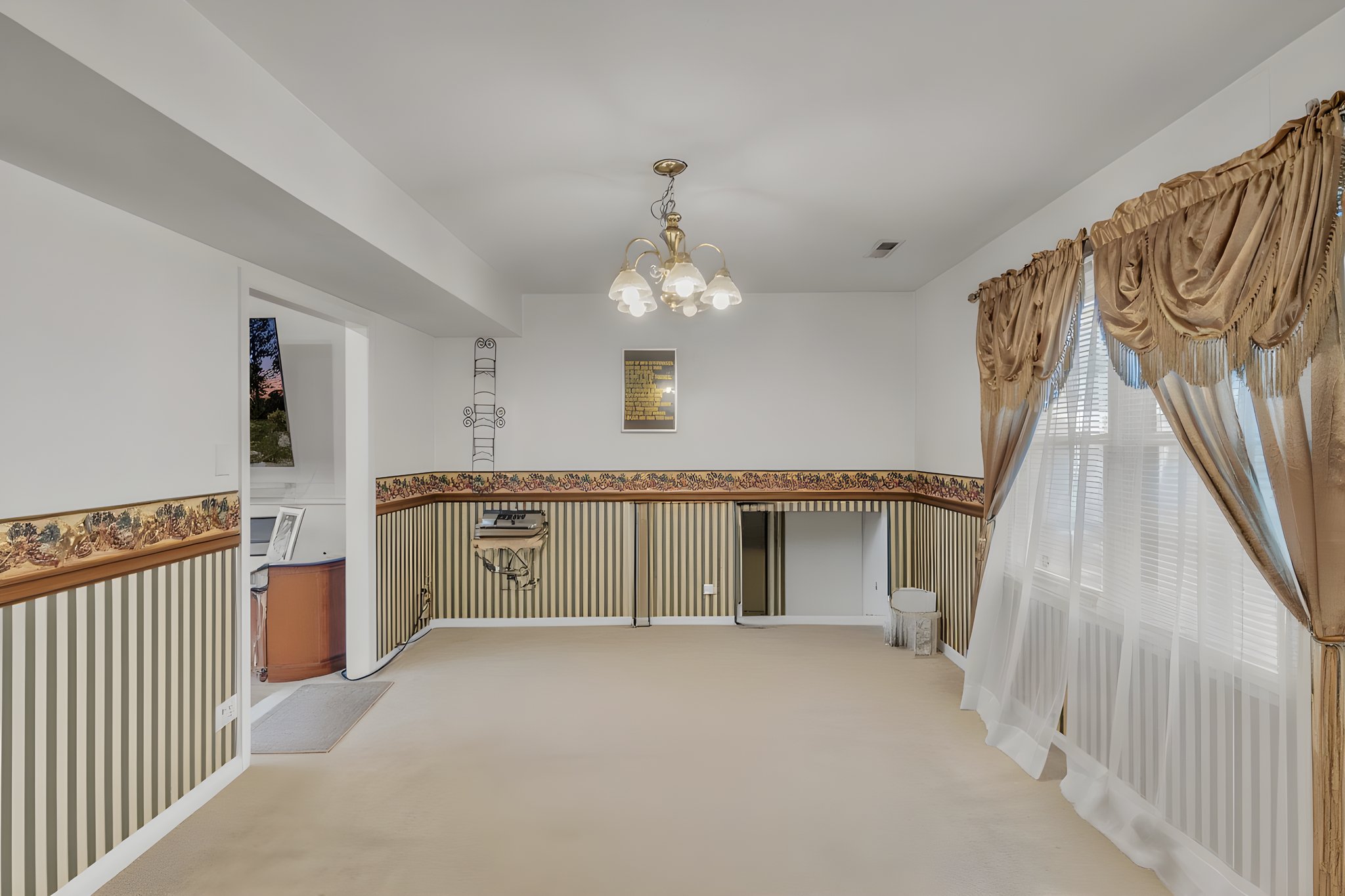 DSC_6967 furniture removed.jpeg