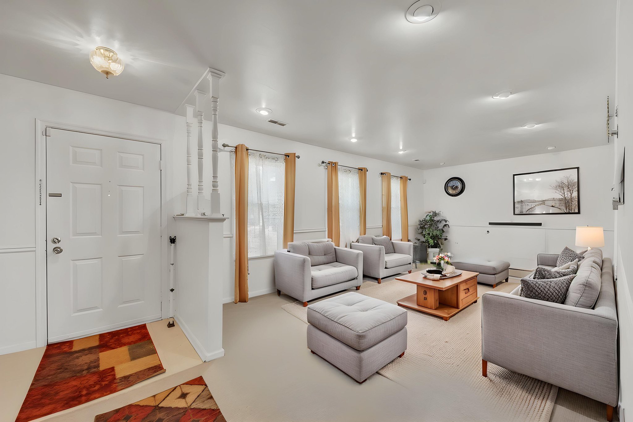 DSC_6939 virtually staged.jpeg