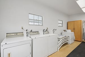 Holiday Ln-2708-906.jpg