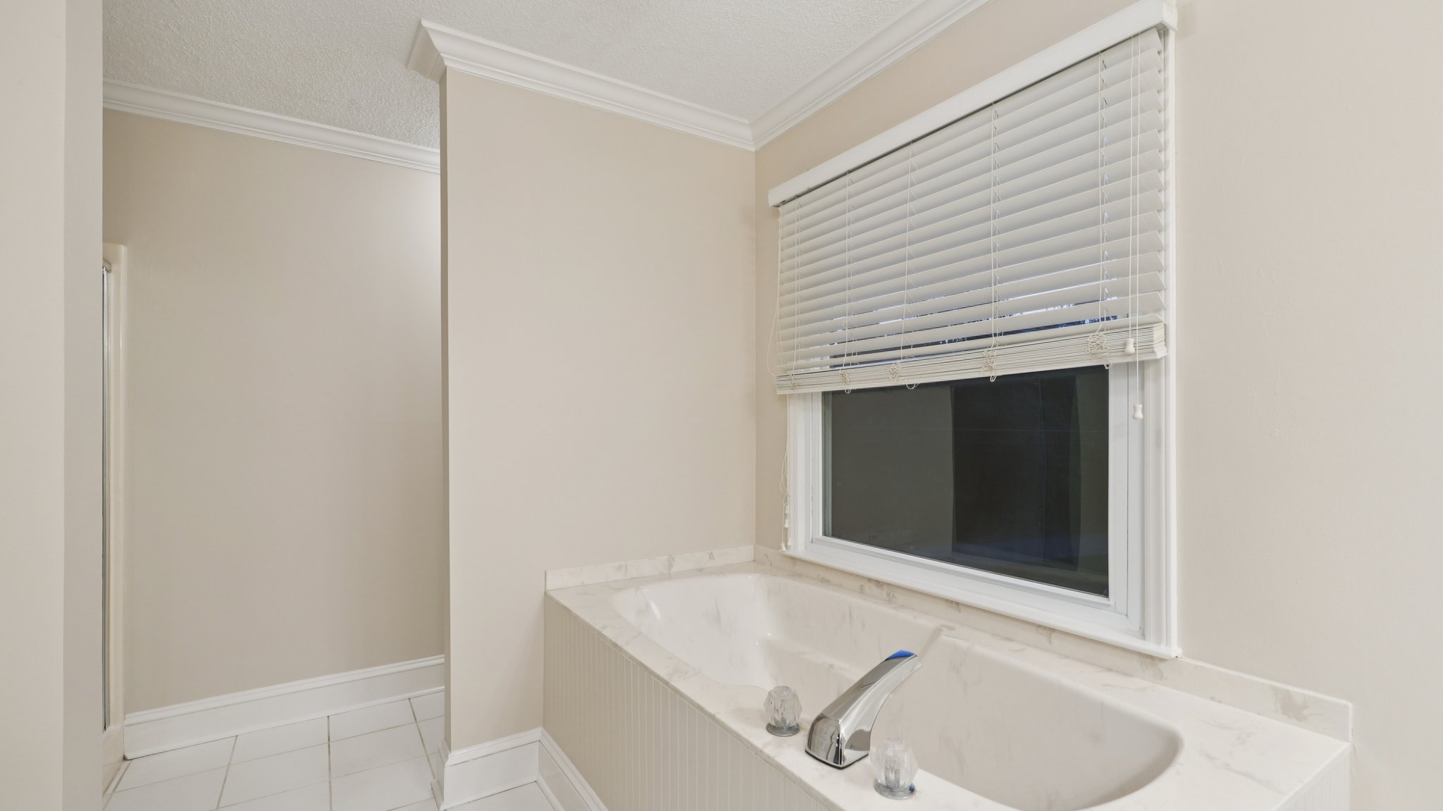 Lynn Cove Ln-S0411-028.jpg