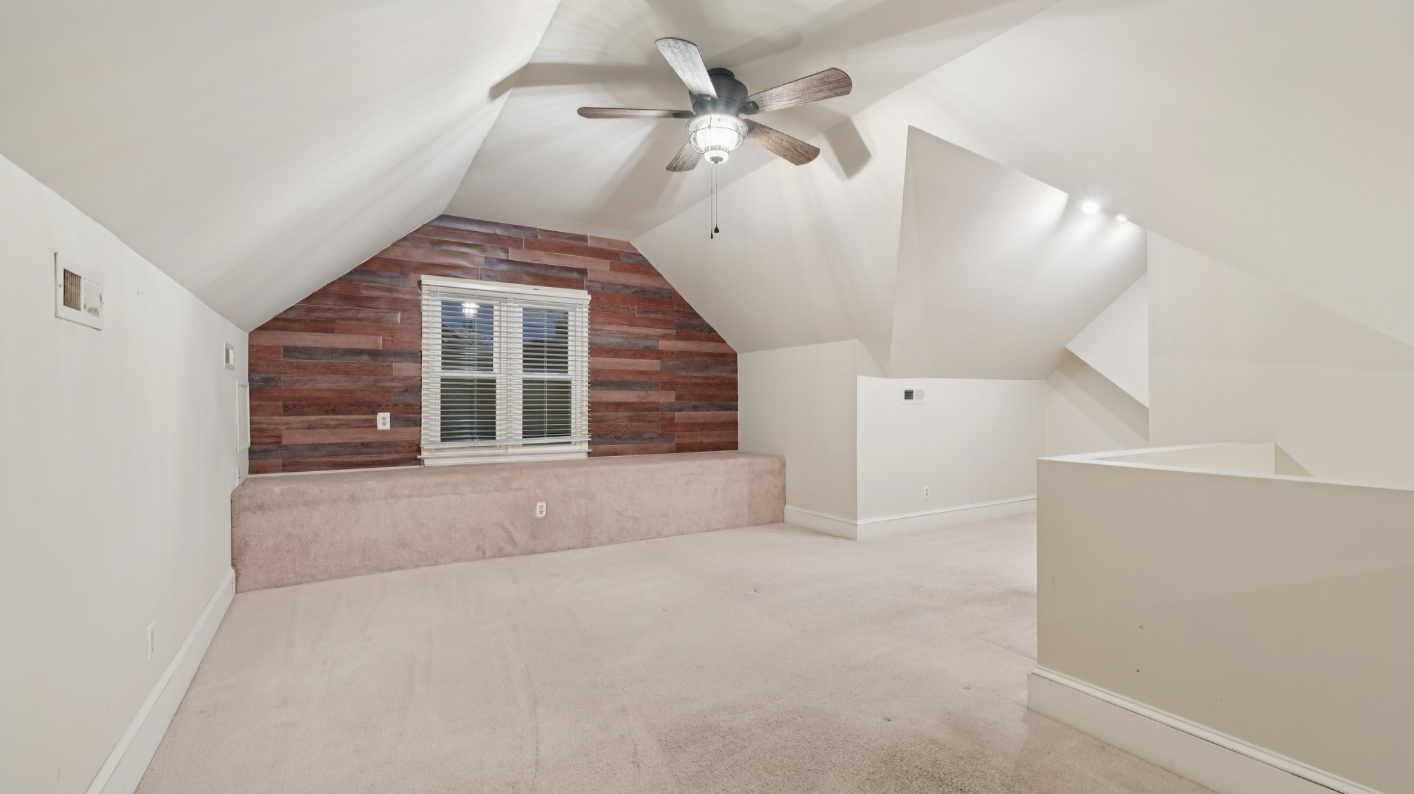 Lynn Cove Ln-S0411-043.jpg