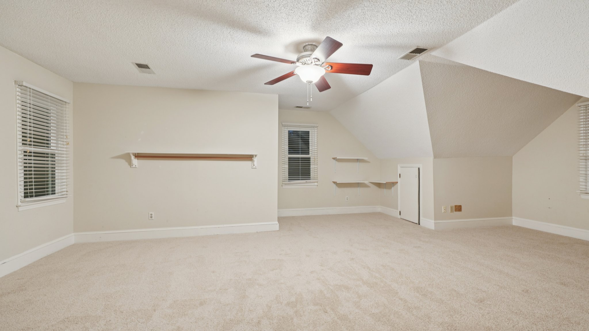 Lynn Cove Ln-S0411-046.jpg