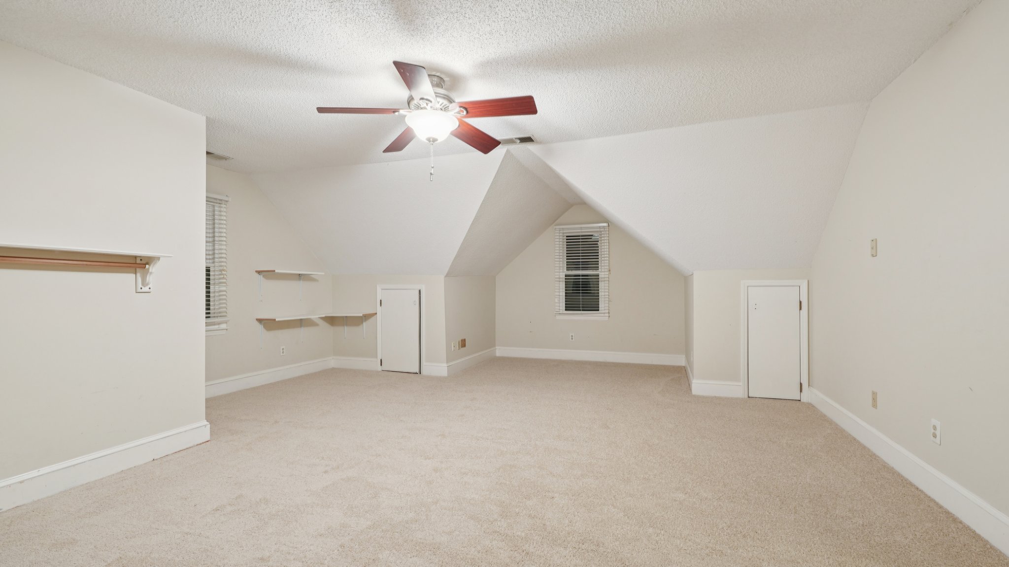 Lynn Cove Ln-S0411-047.jpg